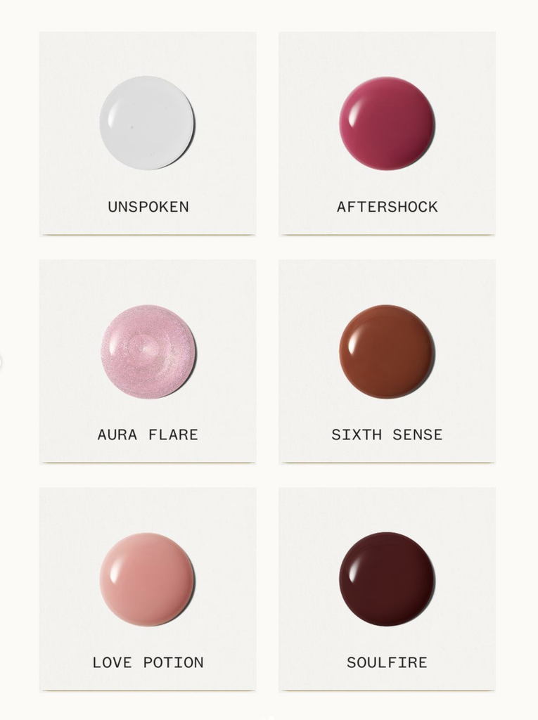 Swatches des teintes de lèvres Kosas — Unspoken, Aftershock, Aura Flare, Sixth Sense, Love Potion et Soulfire — présentées sur fond blanc épuré